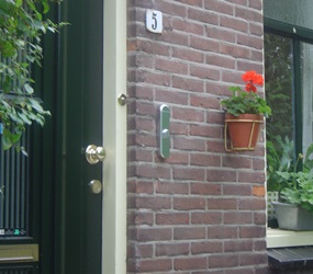 Oplichter geeft zich uit voor thuiszorgmedewerker Oplichter geeft zich uit voor thuiszorgmedewerker
